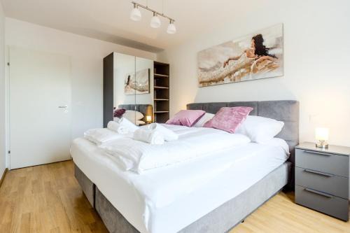 Donaustadt Apartment | Apartment in a green location with Parking & Balcony, Walking distance to U1 Metro