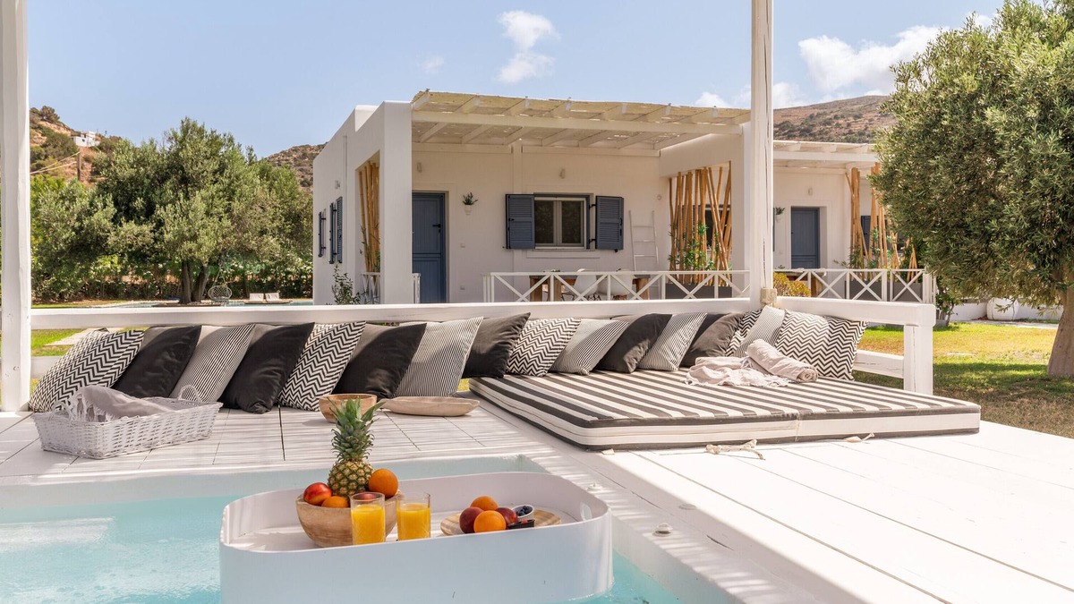 Kato Fellos Apartment | Apartment In A Hotel "Ow Andros Luxury Suites 5" with Mountain View, Private Terrace & Wi-Fi