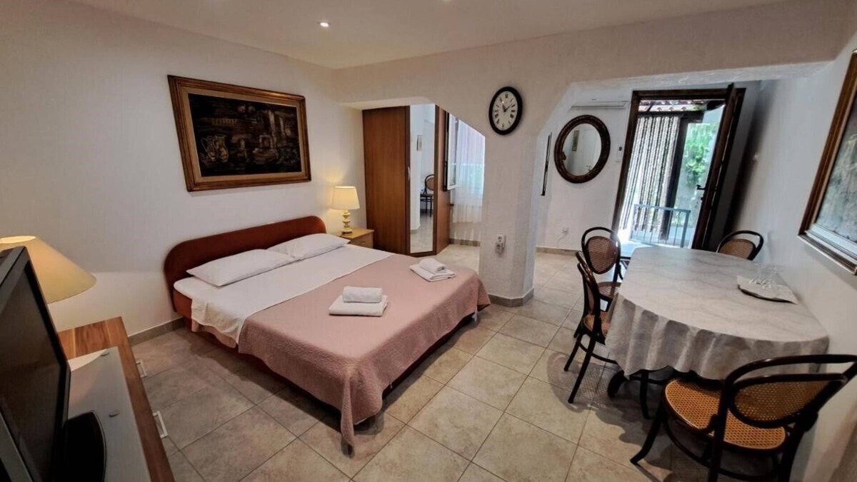 Draga Bascanska Apartment | Apartment in a quiet area