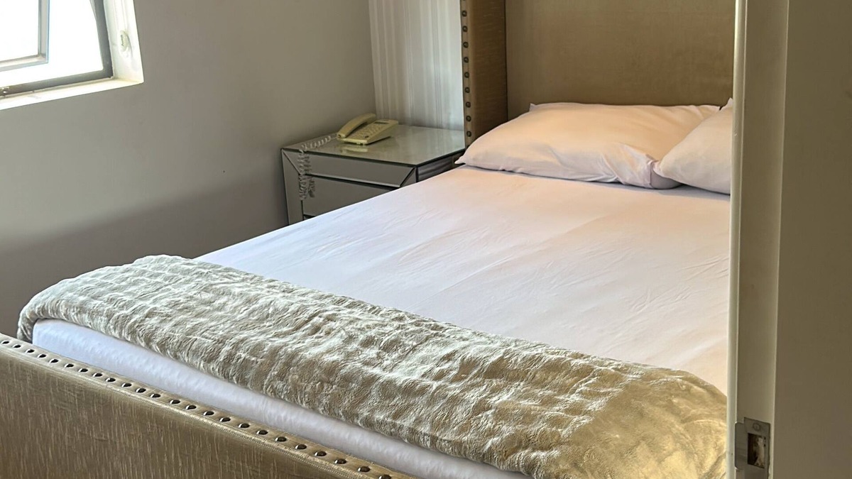 West Sector Apartment | Apartment in a luxury hotel