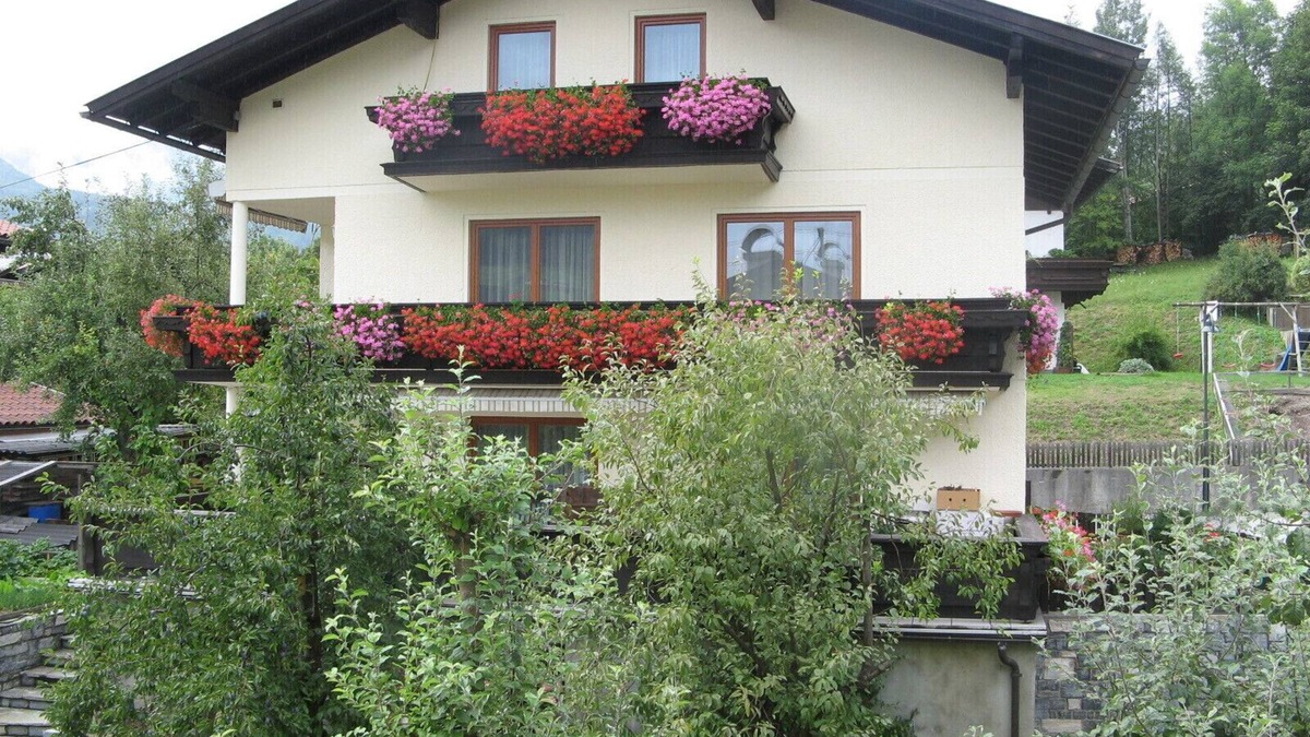 Pfarrwerfen Apartment | Apartment in a private house, at the foot of the Tennengebirge