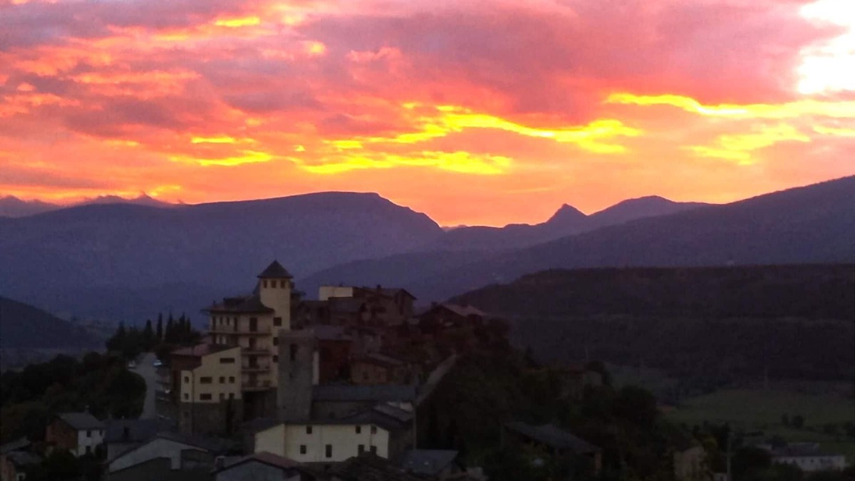 Montferrer I Castellbo Apartment | Apartment in a Quiet Historic Building with Views
