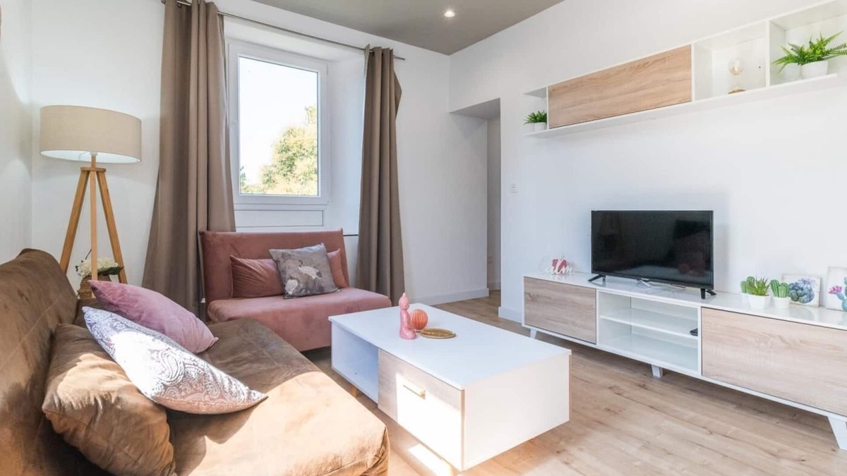 Cervantes Apartment | Apartment in a restored mansion in Granada.