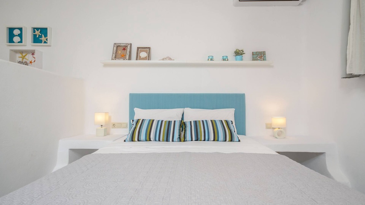 Agia Anna Apartment | Apartment in Ag.Anna area,fully equipped,semi-basement & very quiet environment.