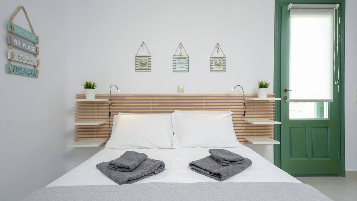 Agia Anna Apartment | Apartment in Agia Anna area, fully equipped & very quiet environment.
