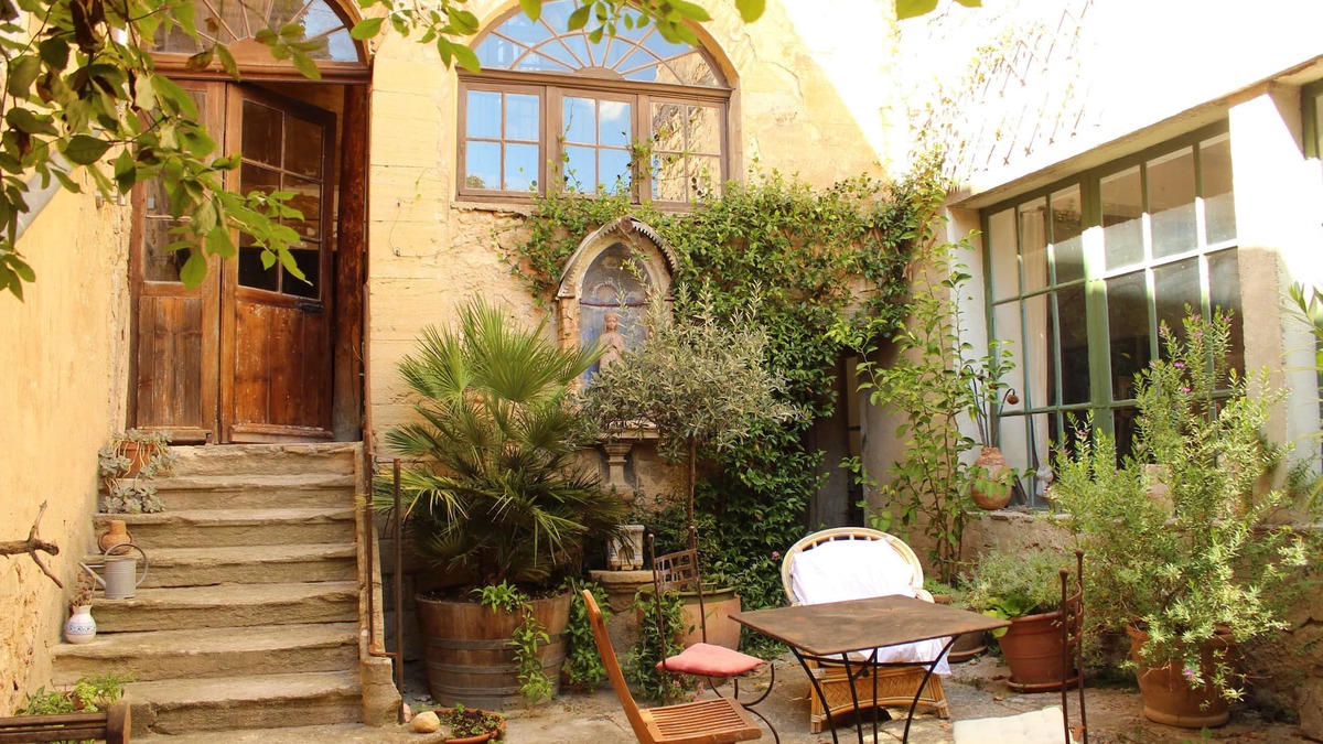 Caromb Apartment | Apartment in an Amazing Historic House, Set in the Heart of Provence