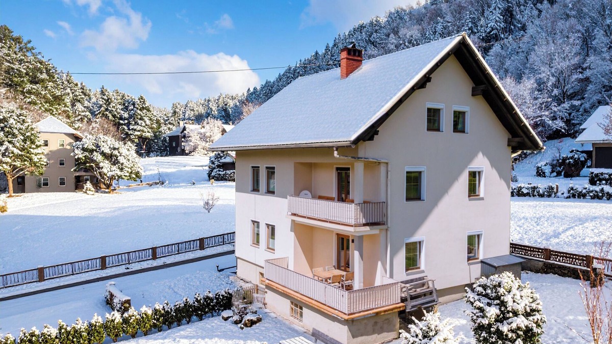 Kotschach-Mauthen Apartment | Apartment in detached house near the ski resort