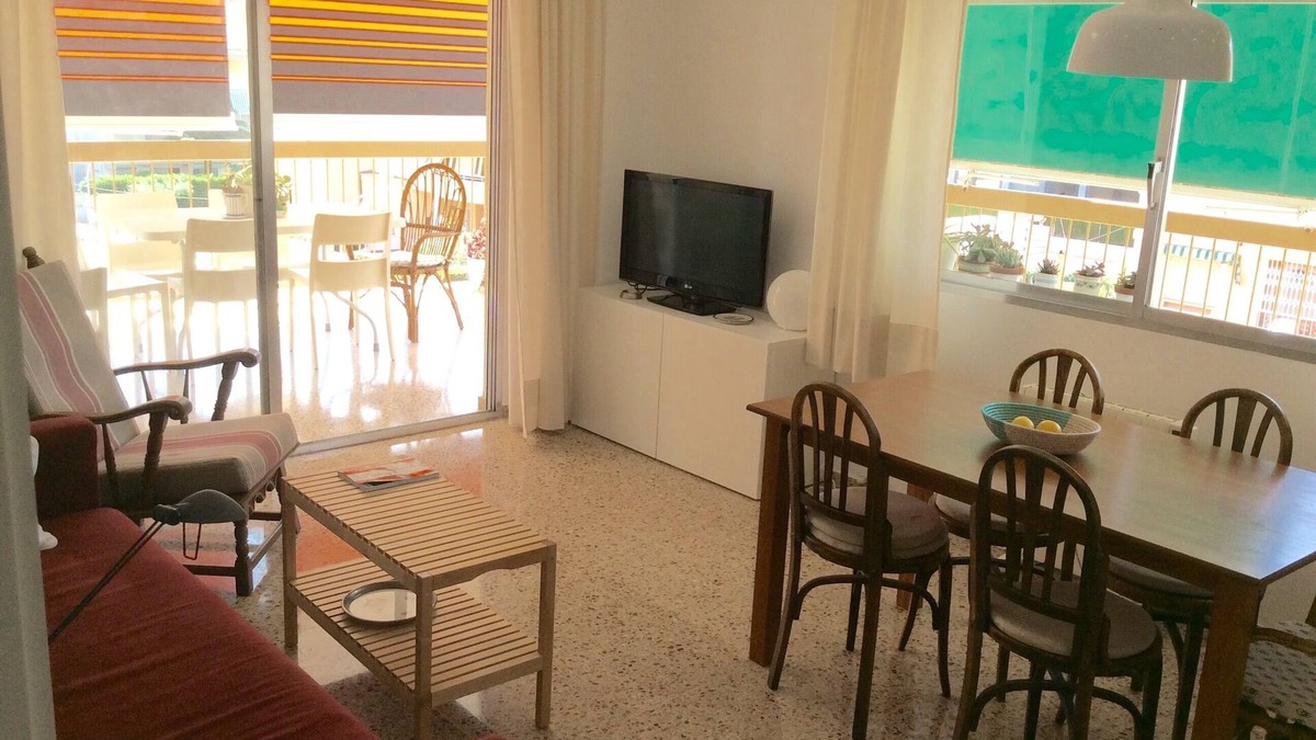 Benicassim Apartment | Apartment in Benicassim with free Wifi, hot and cold air conditioning and parking
