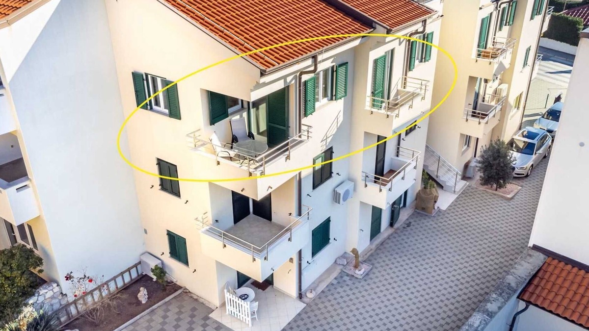 Baska Apartment | Apartment in center with sea view B1