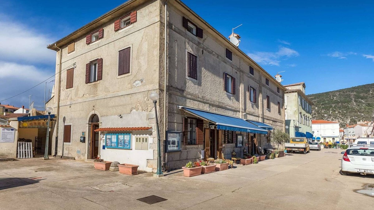 Cres Apartment | Apartment in Cres with Sea View and Old Town