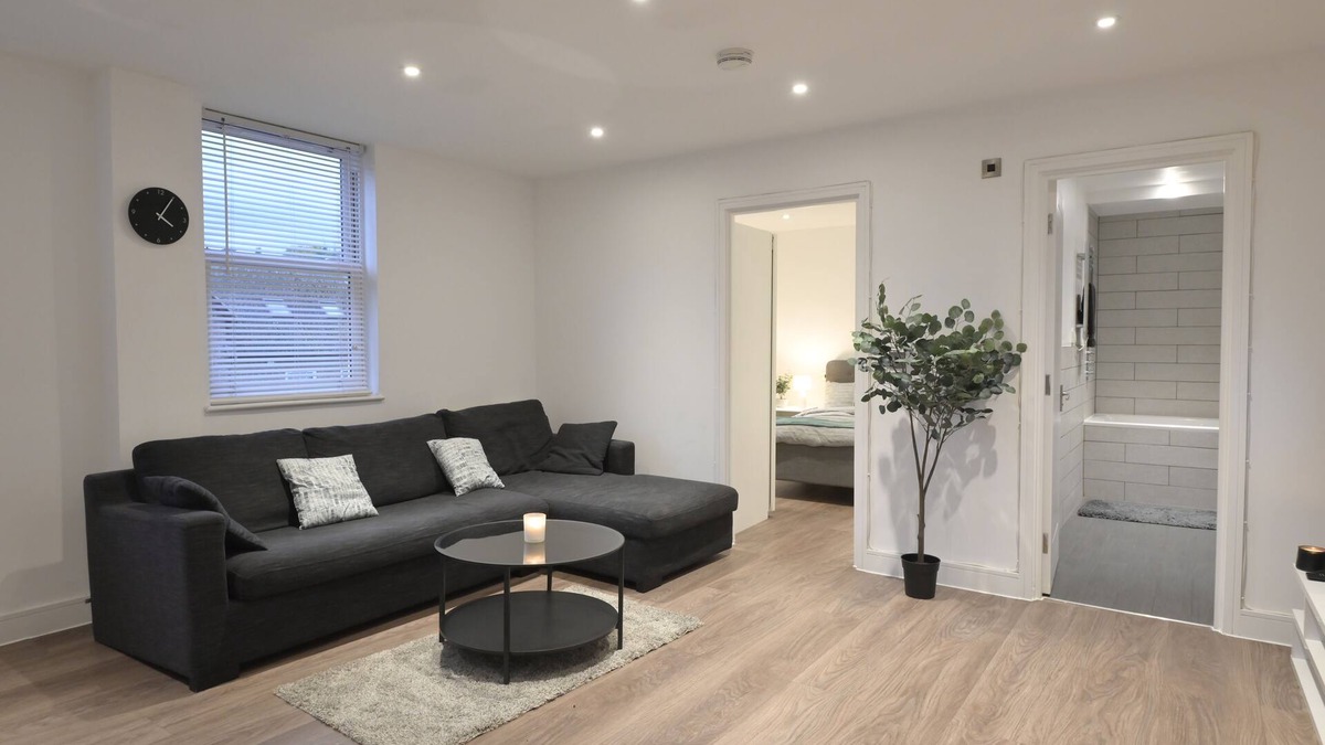 Wallington Apartment | Apartment in Croydon - 1 Min walk to Train