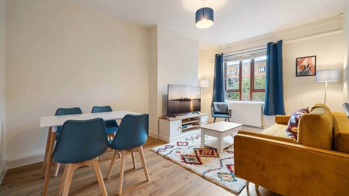 Mildmay Apartment | Apartment in Dalston: Kerridge Court