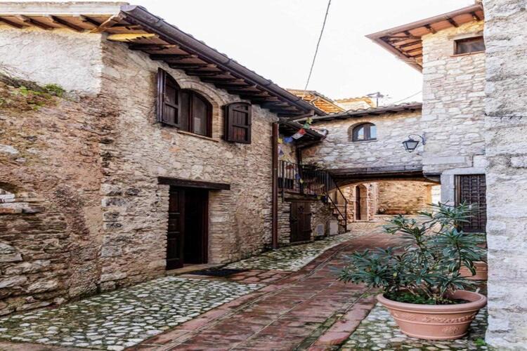 Baiano House | Apartment in Firenzuola near Lake Arezzo