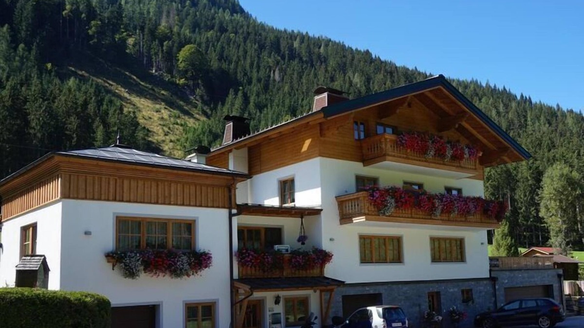 Flachau Apartment | Apartment in Flachau with Mountain Views