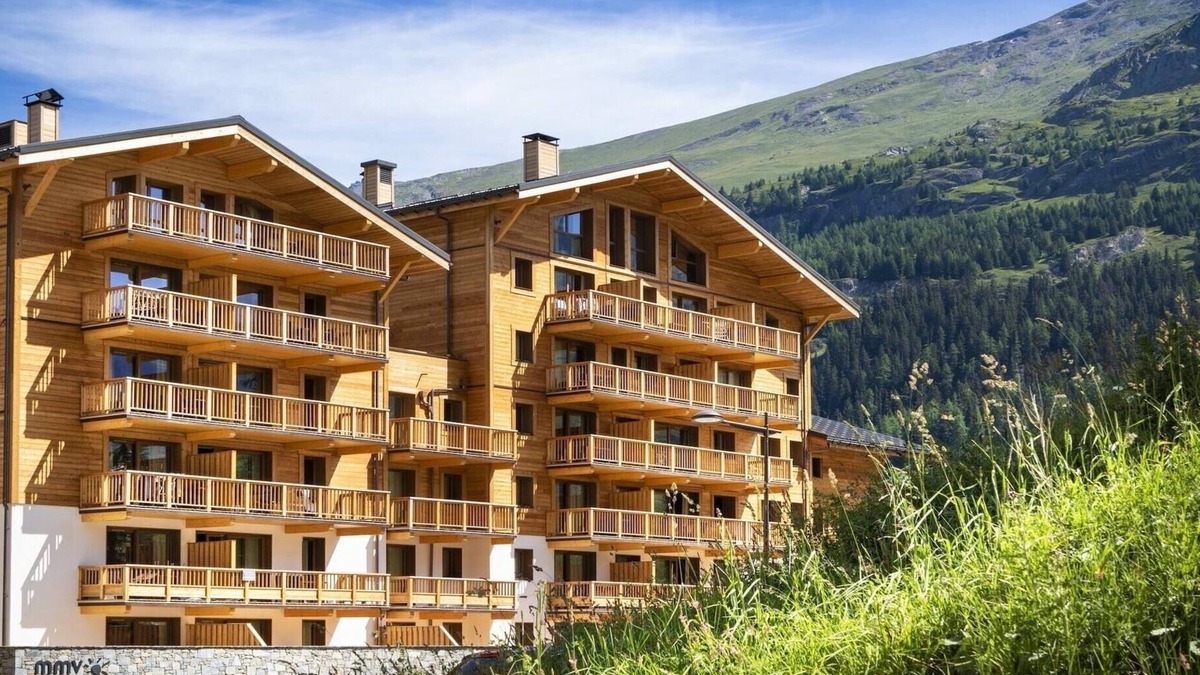 Les Boisses Apartment | Apartment in France with Valley Views & Spa