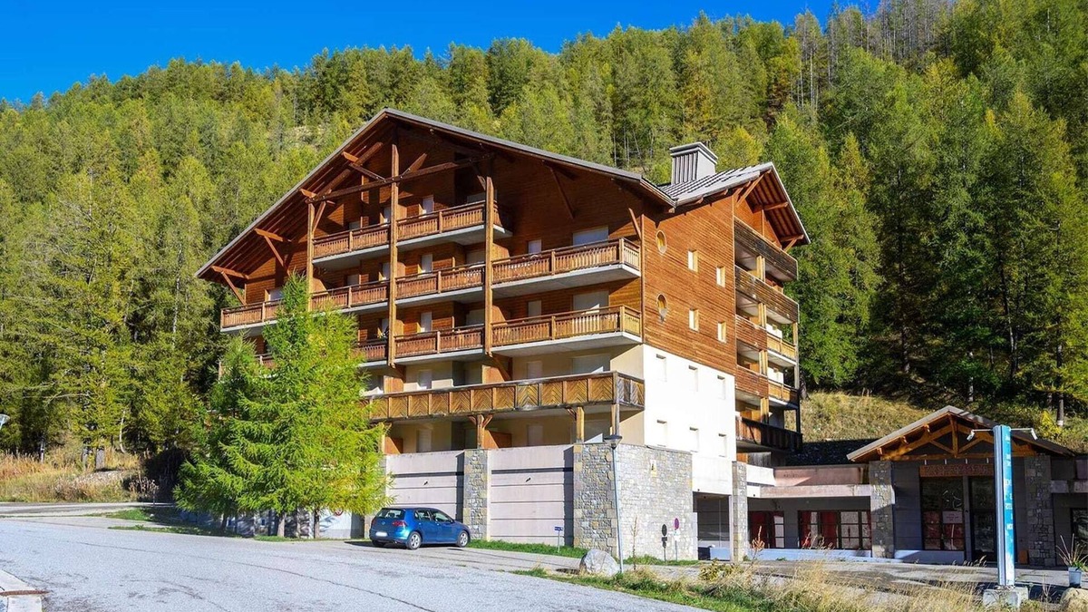 Allos Apartment | Apartment in France with Ski Slope Access