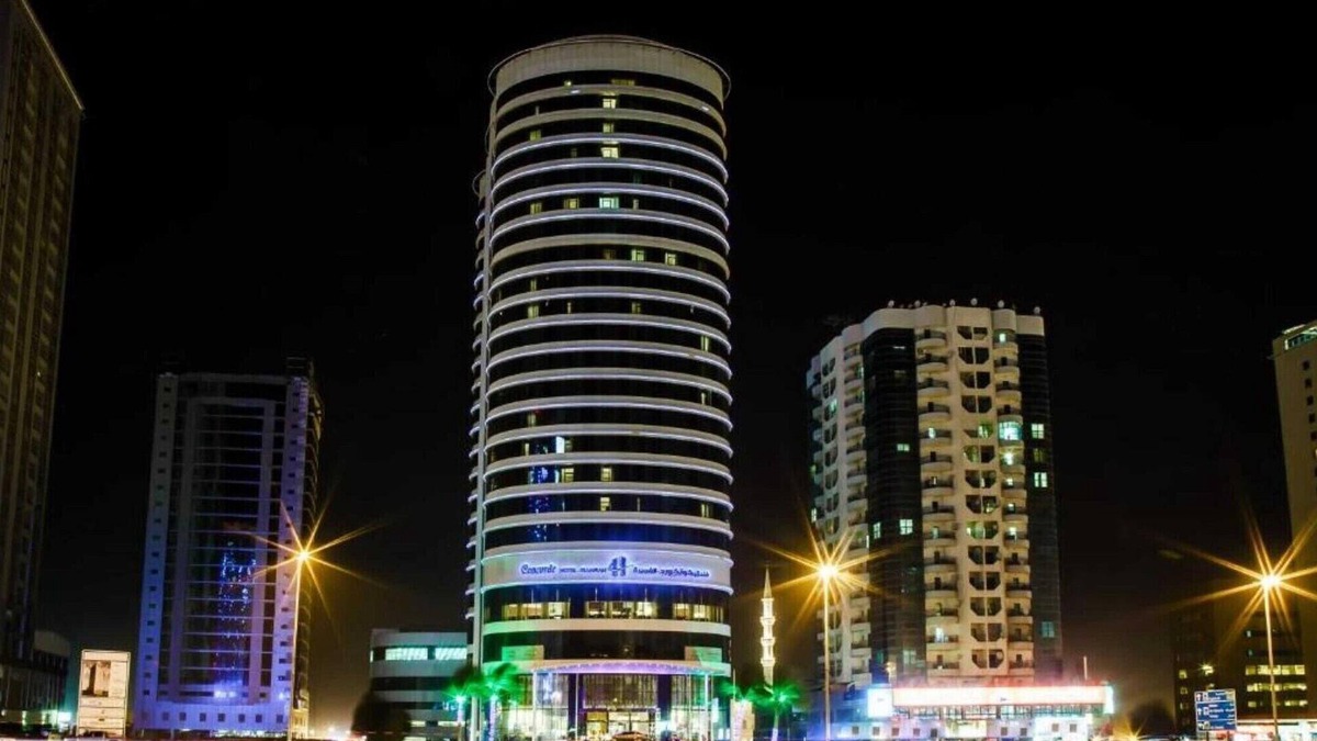 Al-Fujairah House | Apartment in Fujairah with Rooftop Pools