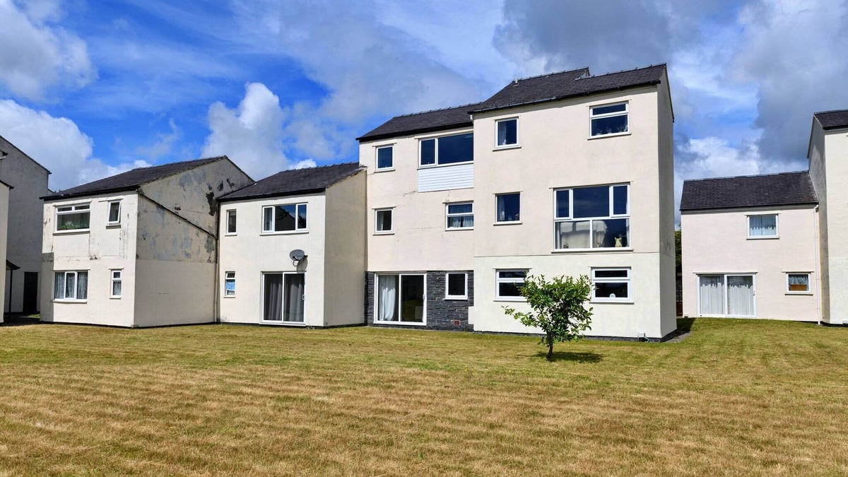 Harlech Apartment | Apartment in Harlech near Stunning Beaches