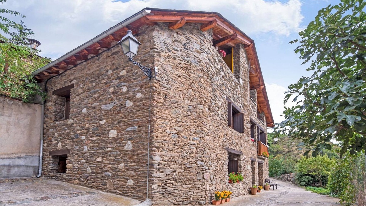 Isavarre Apartment | Apartment in Isavarre near Pyrenees Mountains