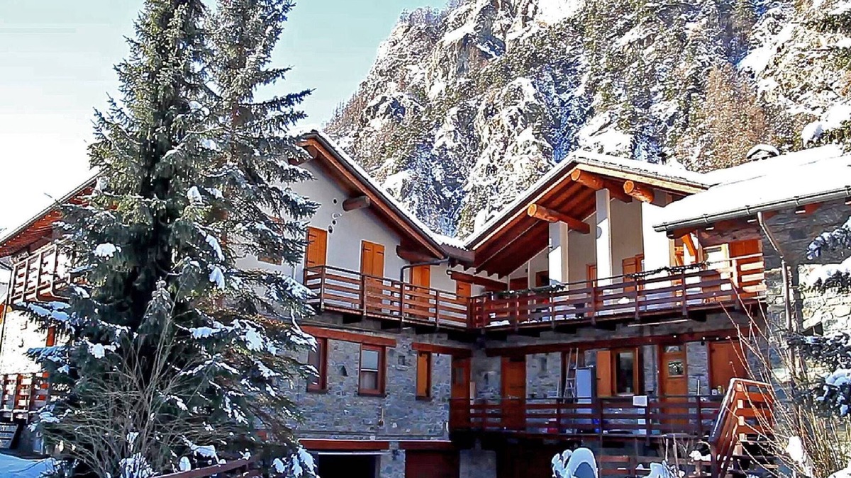 Antey-Saint-Andre Apartment | Apartment in Antey-Saint-André near Ski Lifts