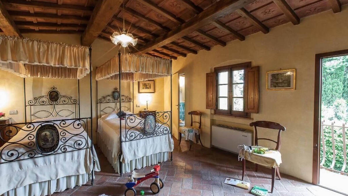 Sesto Fiorentino Apartment | Apartment in historic villa with swimming pool near Florence