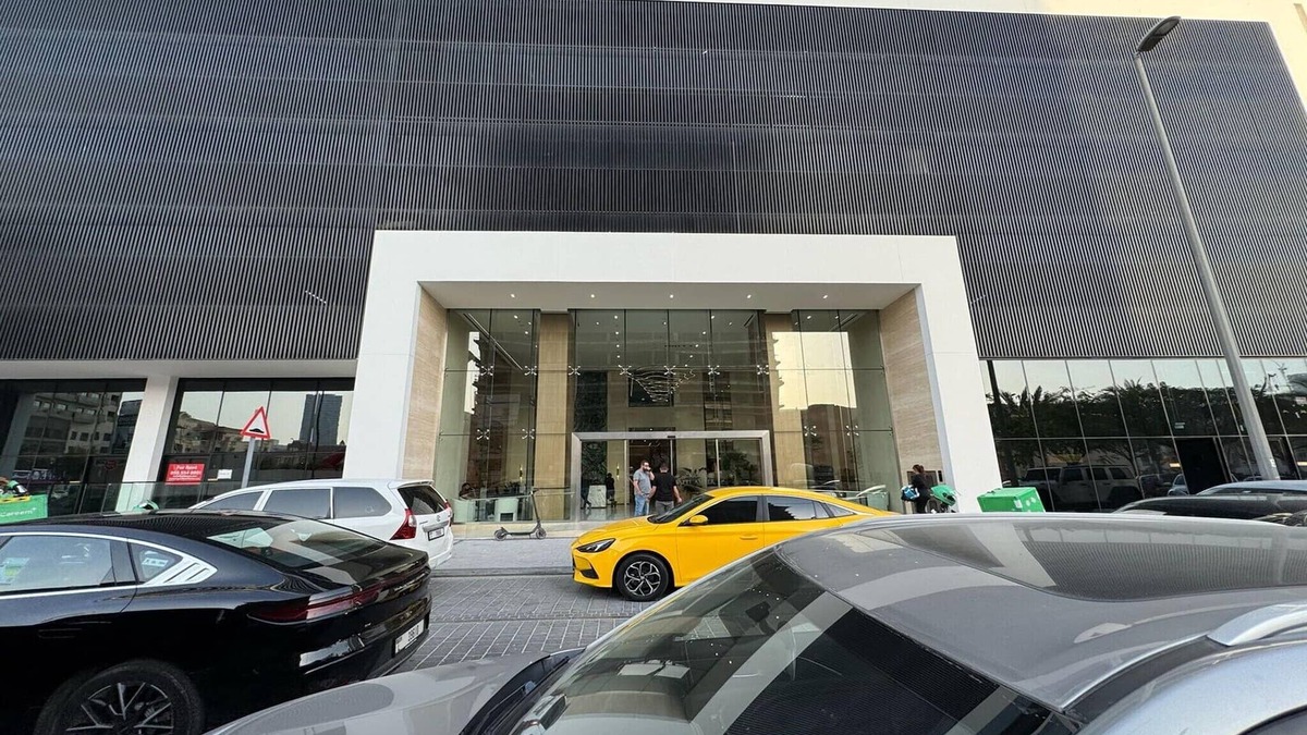 Jumeirah Village Circle House | Apartment in JVC with Pool & Terrace