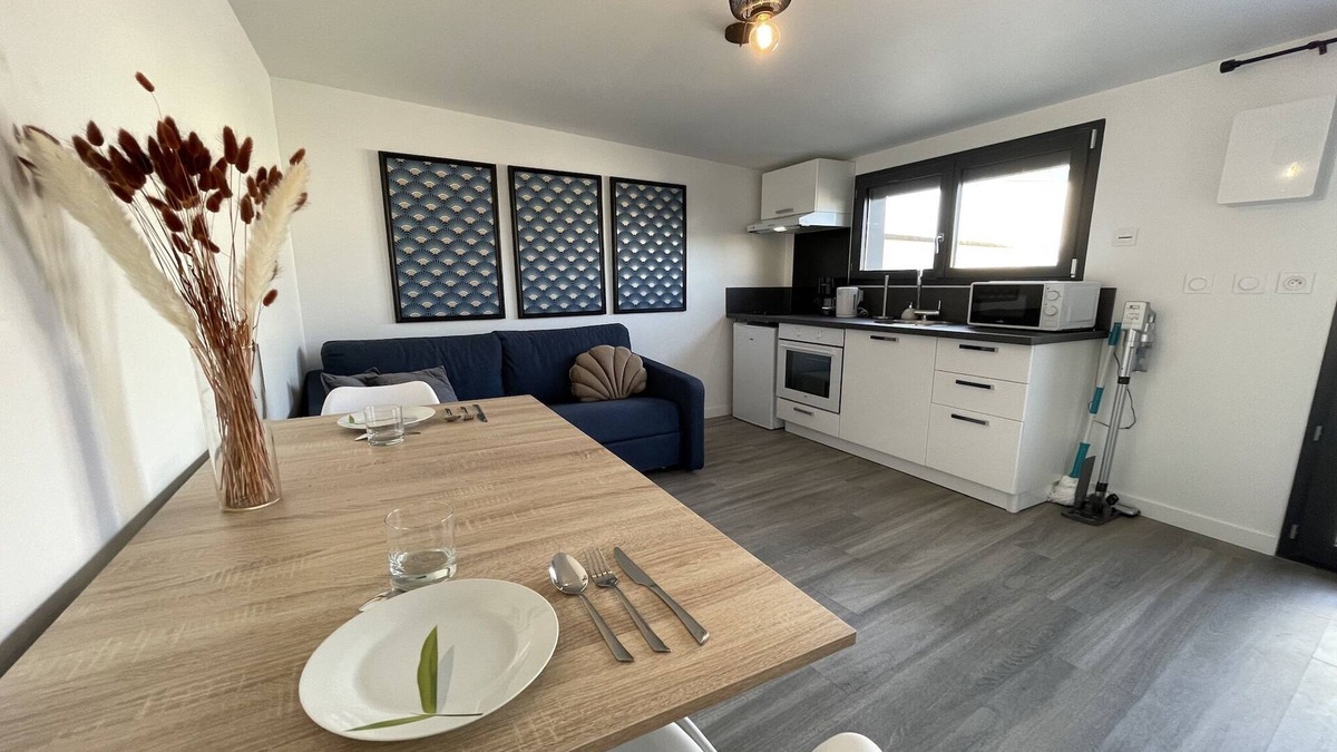 Le Mans House | Apartment in Le Mans with Private Parking