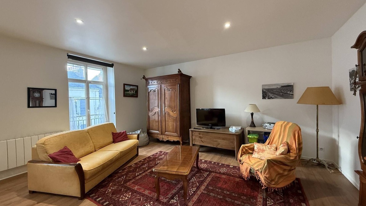 Bollee Apartment | Apartment in Le Mans with Private Garage