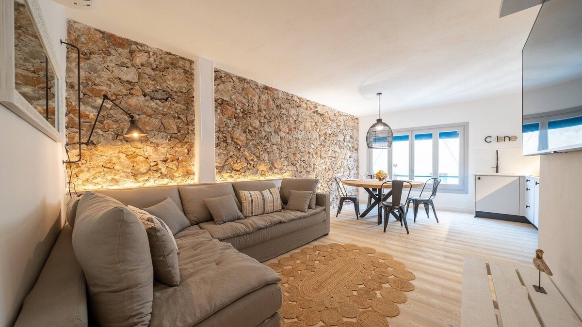 L'Escala Apartment | Apartment in L’Escala with Pool near Beaches