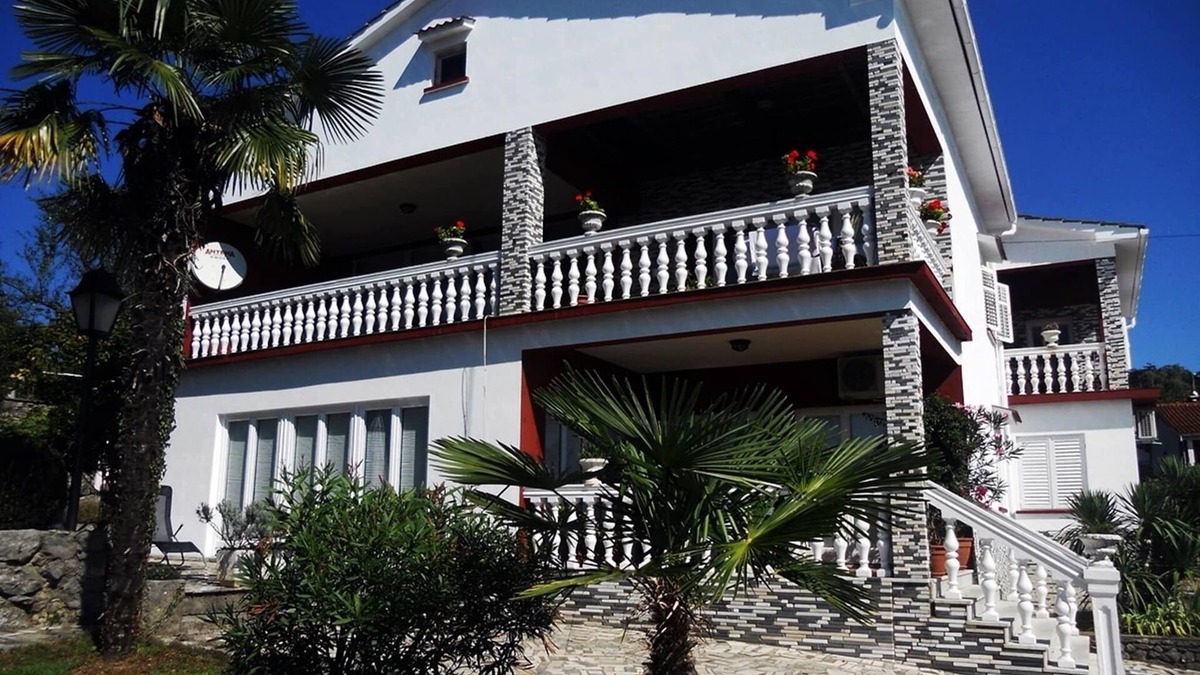 Trinajstici Apartment | Apartment in Matulji with Scenic Roof Terrace