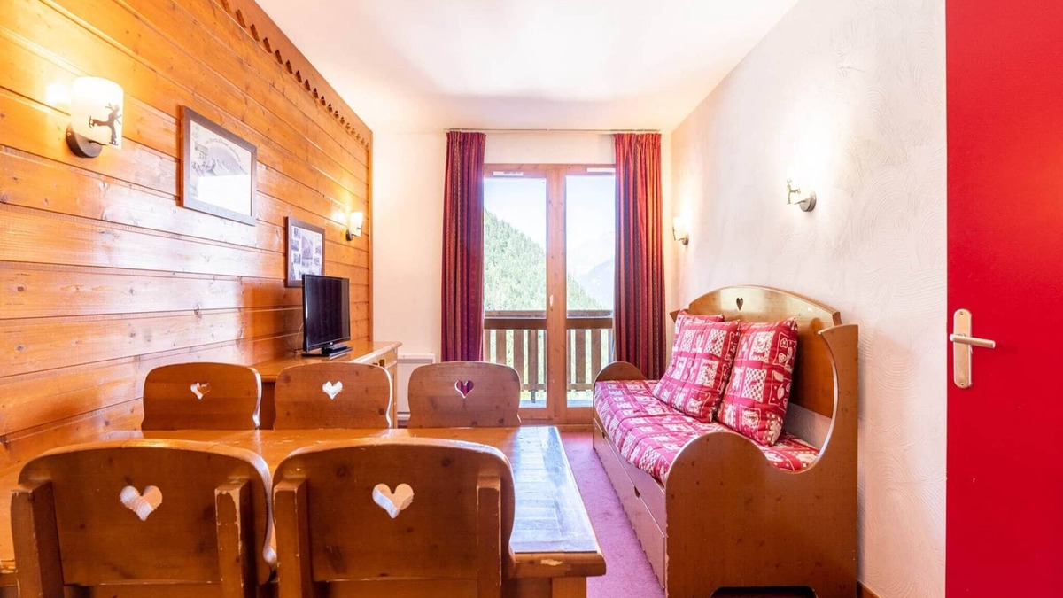 Valfrejus Apartment | Apartment in Modane with Ski Slope Access