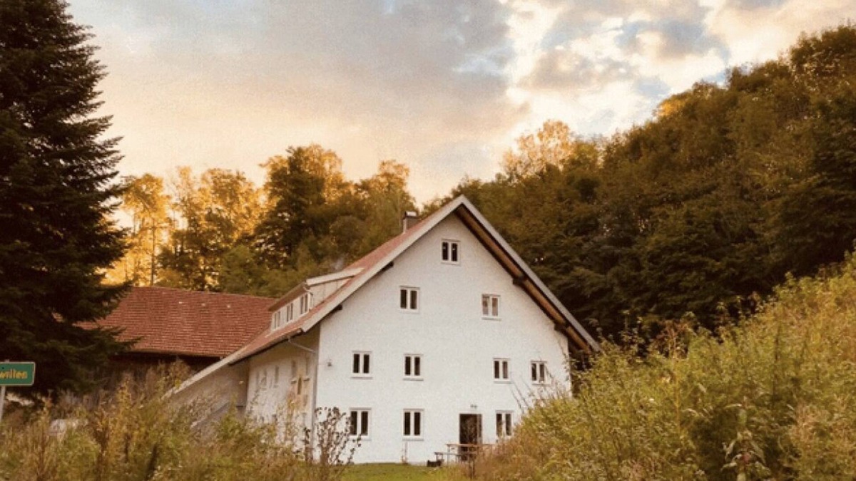 Kaufbeuren Apartment | Apartment in newly renovated antique farm in beautiful nature u. but close to town