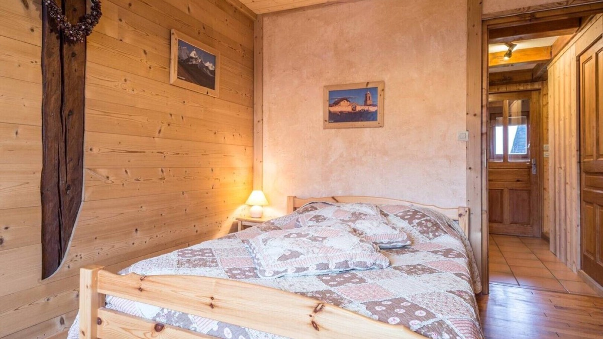 Servoz Apartment | Apartment in old chalet