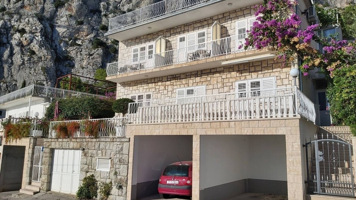 Borak Apartment | Apartment in Omiš with Seaview, Balcony, Air condition, WIFI (161-1)