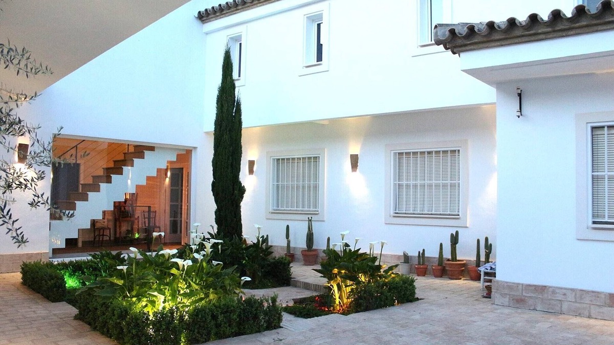 Penaflor Apartment | Apartment in Peñaflor with Charming Patio