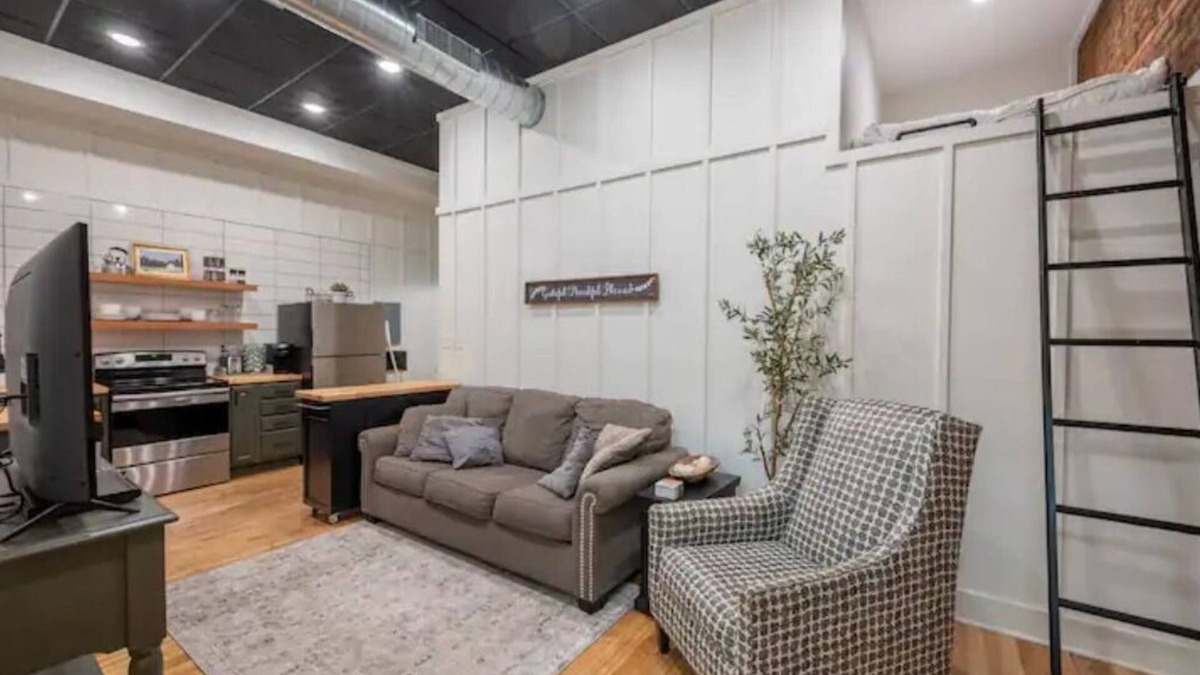 Goodhue Apartment | Apartment in Refurbished bldg w/Gym access