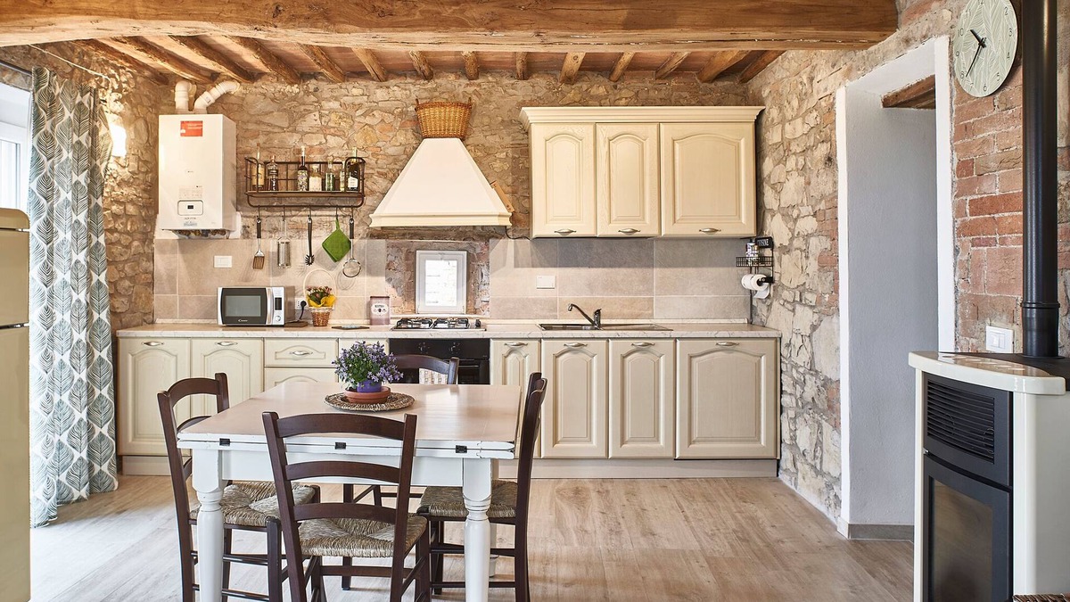Villa A Sesta House | Apartment in renovated farmhouse in typical Chianti Tuscan village