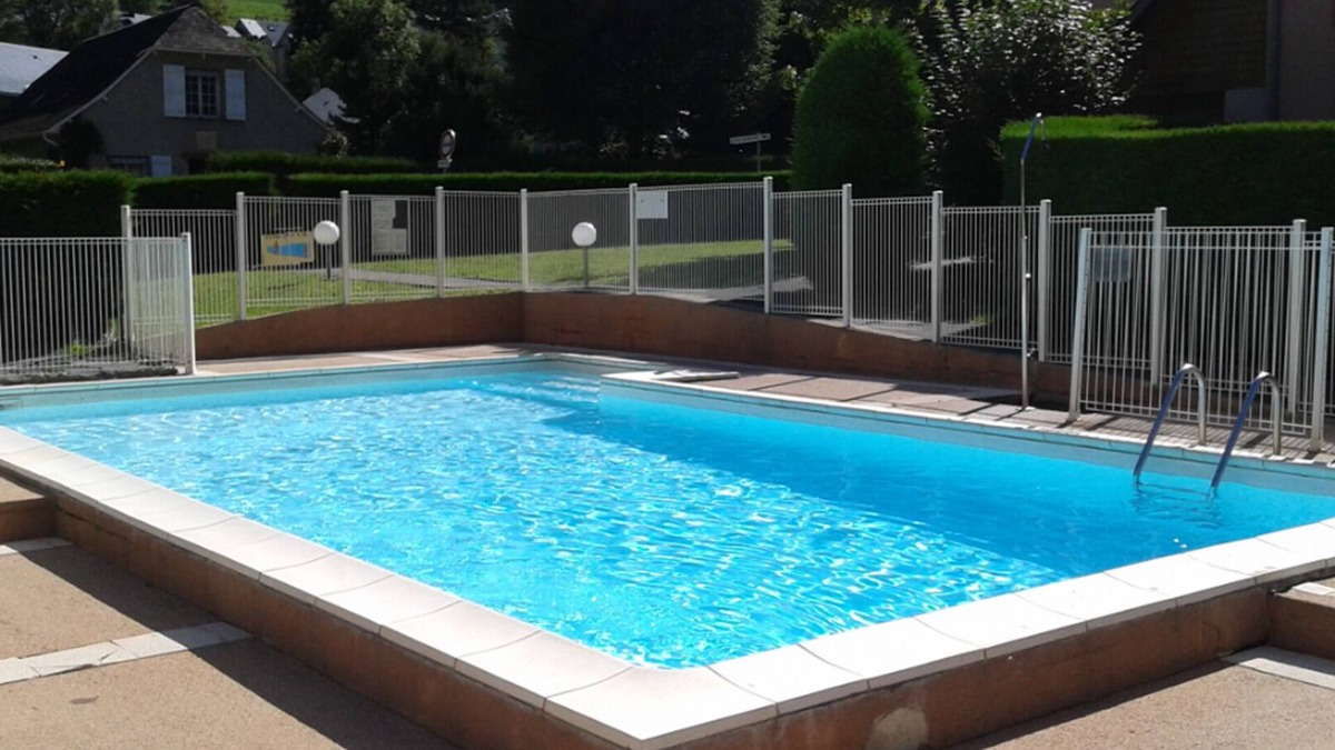Esquieze-Sere Apartment | Apartment in residence with pool, near all amenities