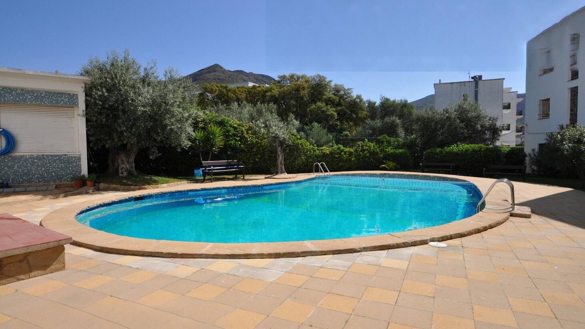 Roses Town Center Apartment | Apartment in Roses with Sea Views & Pool
