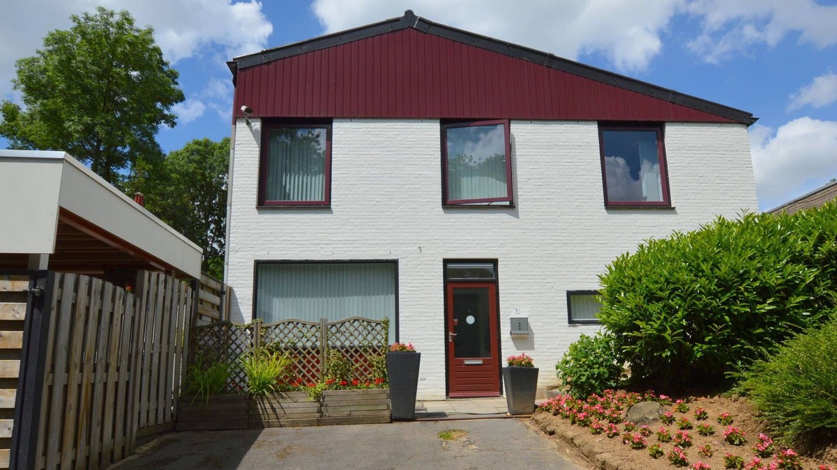 Strucht Apartment | Apartment in Schin op Geul with Sauna