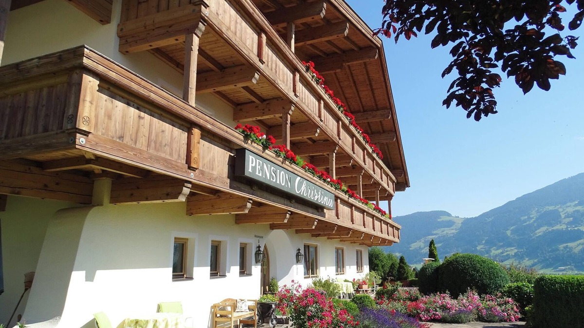 Fuegen Apartment | Apartment in Sportpension Christina Close to Ski Areas