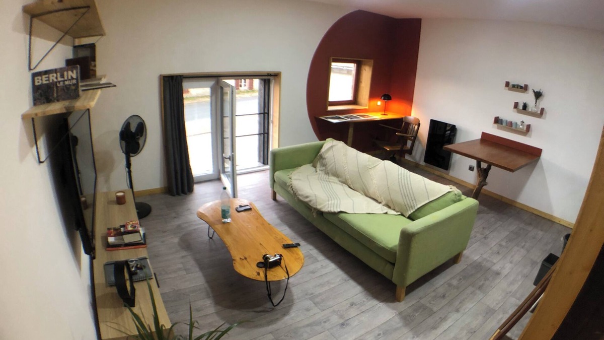 Cahuzac-sur-Vere Apartment | Apartment in the heart of the village with all amenities and the Gaillac vineyards
