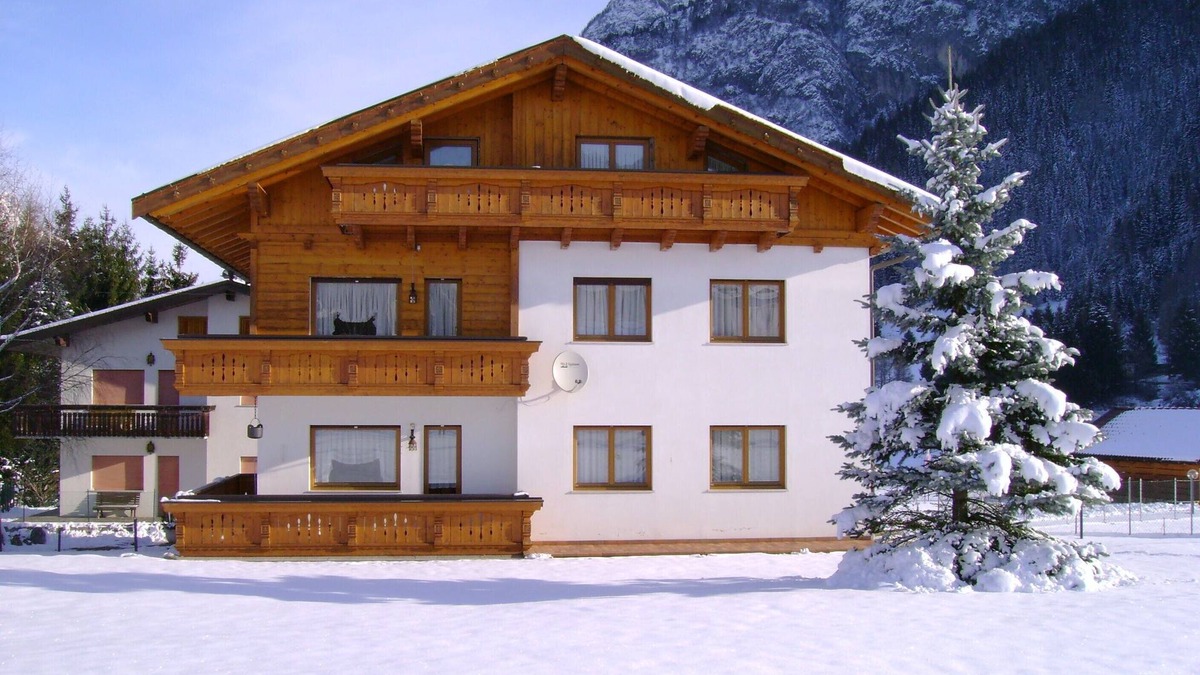 Laggio di Cadore Apartment | APARTMENT IN THE WHITE MAGIC OF THE DOLOMITES