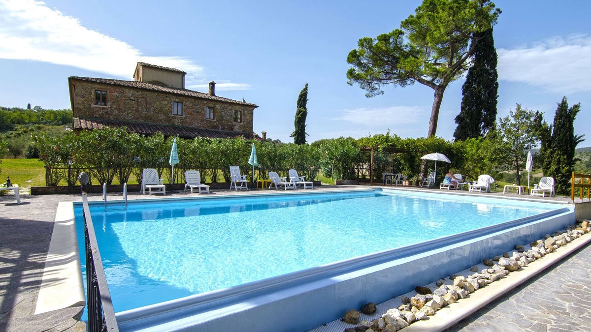 Torrita di Siena Apartment | Apartment in Torrita, ground floor, terrace, swimming pool, Wi Fi, up to 4 pers