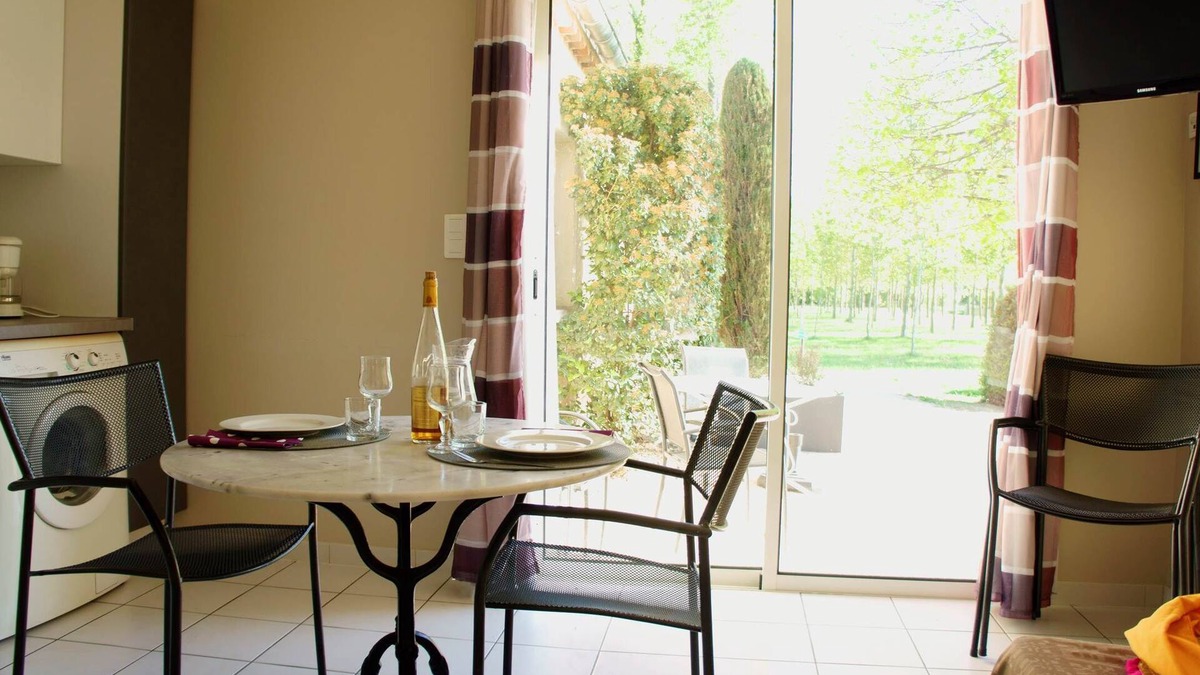 Loriol-du-Comtat Hotel | Apartment in the heart of Vaucluse close to the tourist attractions of Vaucluse