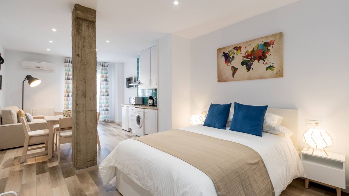 Camino de Ronda Apartment | APARTMENT IN THE CENTER WITH BALCONY