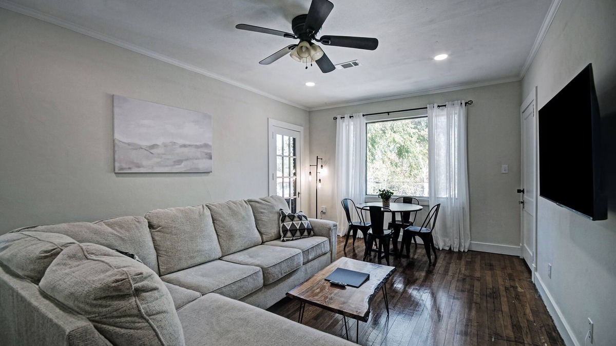 Clinton Apartment | Apartment in the Heart of Historic Clinton