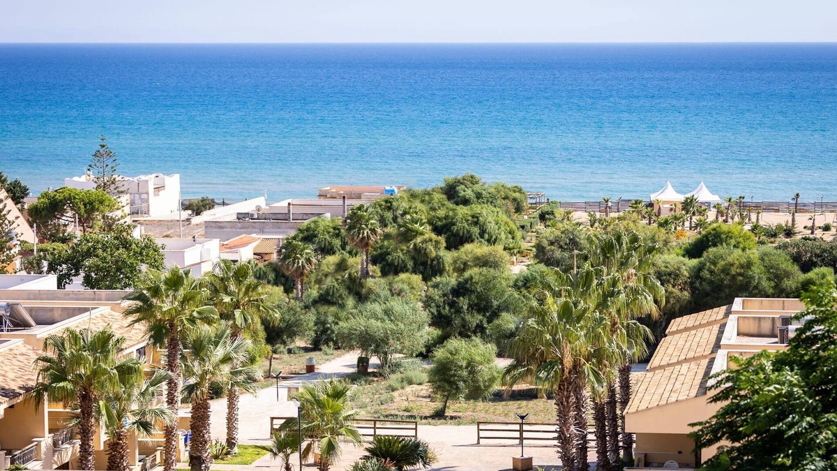 Castelvetrano Apartment | Apartment in Triscina by the Sea & Pools
