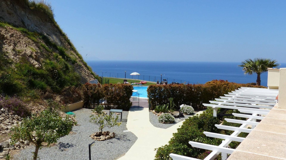 Parghelia Apartment | Apartment in Tropea With Sea Views & Pool