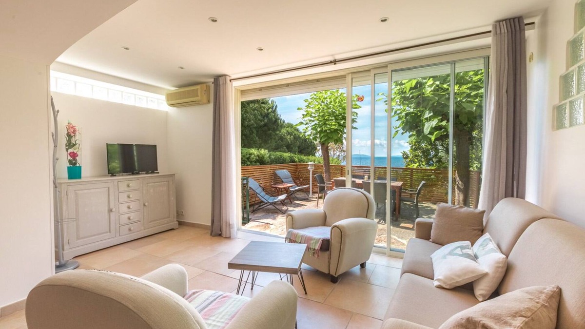 Cavaliere Beach Apartment | - Apartment in Villa on the beach